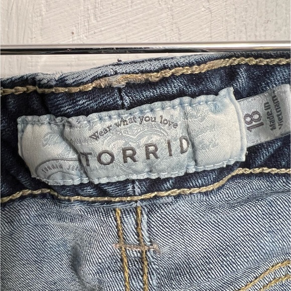 Torrid Size 18 Medium Wash EUC Boyfriend Jeans - Picture 7 of 7